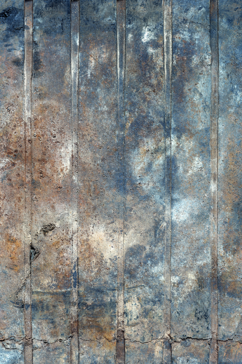 A series of 4 abstract photographs named „Die Gedanken sind frei I-IV“ (Thoughts Are Free I-IV), referring to a popular German traditional song on freedom of thought dating from the early 19th century. Though being abstract each resembles the iron bars of prison windows detaining prisoners from freedom while at the same time showing dissolution and overcoming of the barrier. In the end it is uncertain on which side of the bars the viewer is, on which side their thoughts may flee and what grade of freedom they feel and make use of.