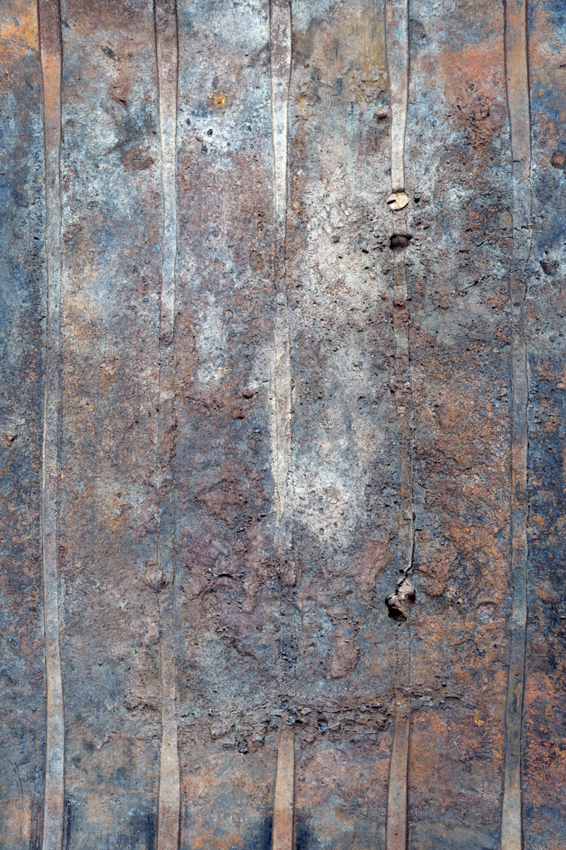 A series of 4 abstract photographs named „Die Gedanken sind frei I-IV“ (Thoughts Are Free I-IV), referring to a popular German traditional song on freedom of thought dating from the early 19th century. Though being abstract each resembles the iron bars of prison windows detaining prisoners from freedom while at the same time showing dissolution and overcoming of the barrier. In the end it is uncertain on which side of the bars the viewer is, on which side their thoughts may flee and what grade of freedom they feel and make use of.